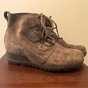 Sorel Evie Lace up Suede boots
